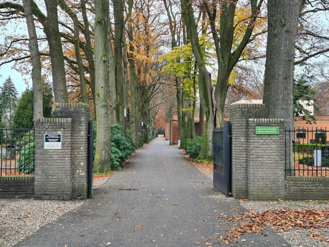 Entree begraafplaats Ede
