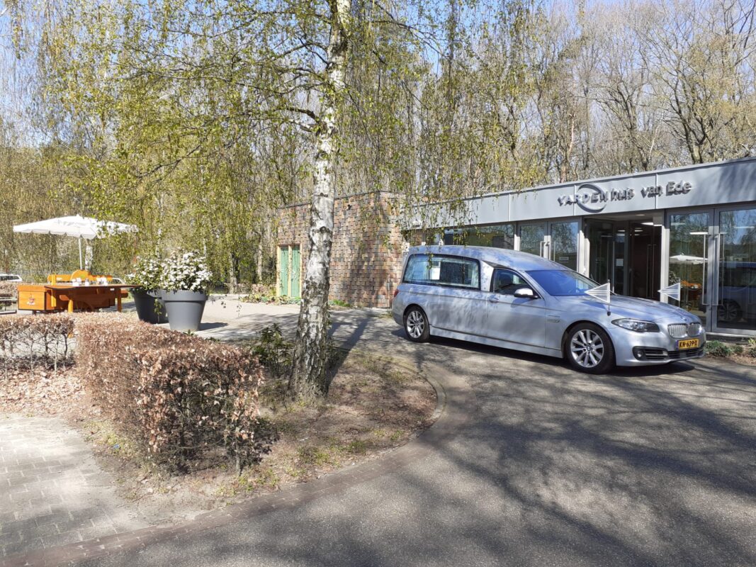 Rouwauto voor Crematorium Slingerbos in Ede