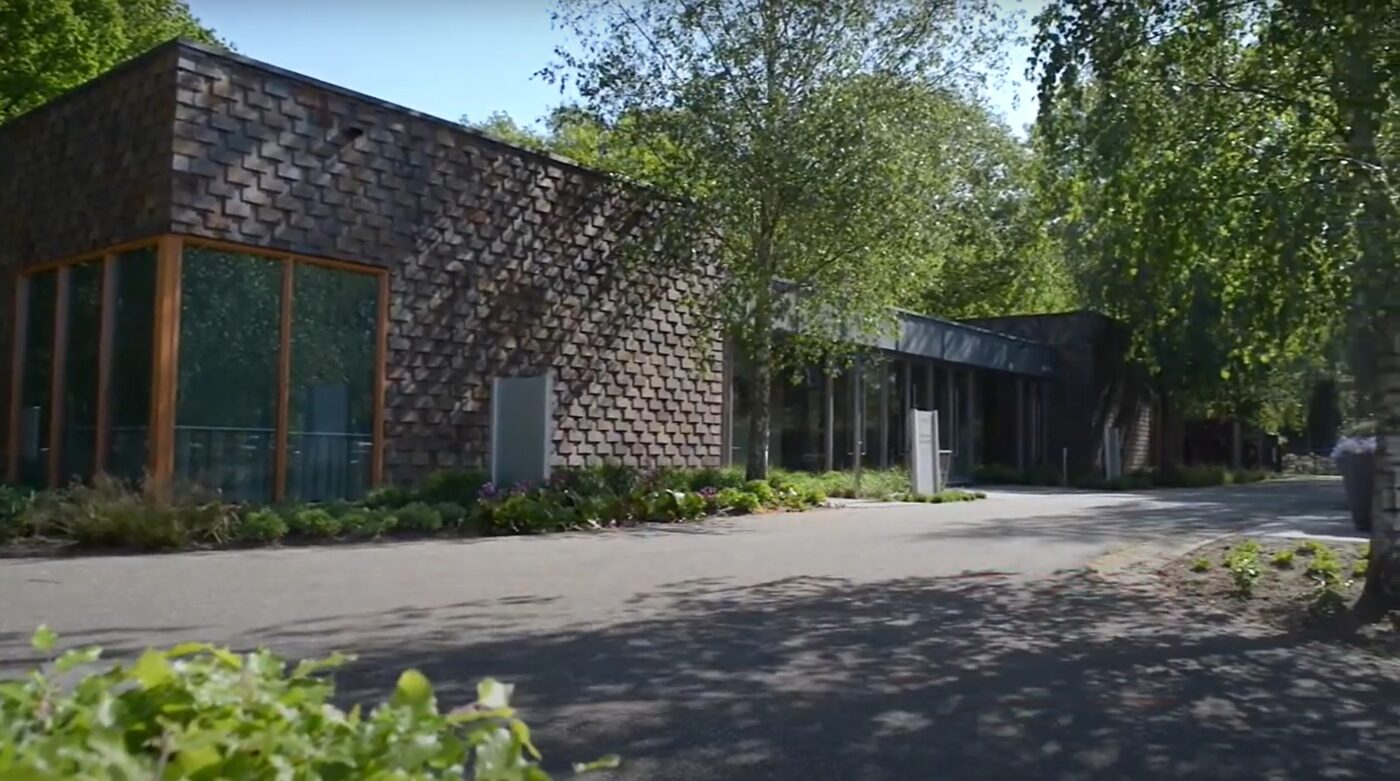 Voorzijde Crematorium Slingerbos